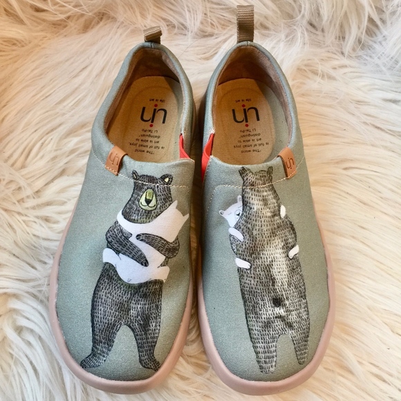 uin bear hug shoes